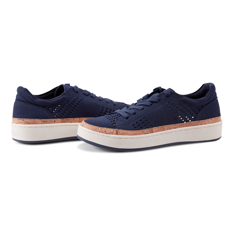 Knight Round Toe Lace-up Casual Sneakers