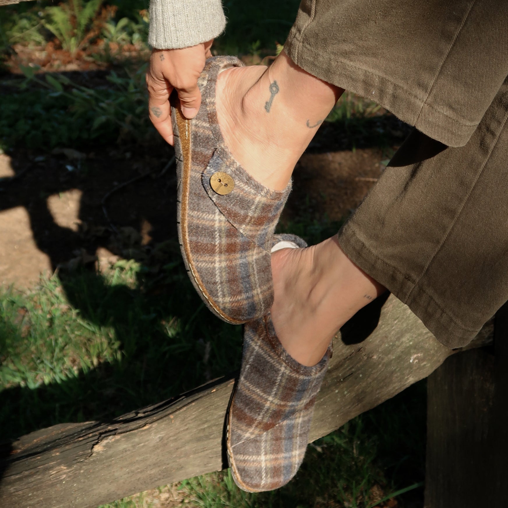 Women's Ezra Slip-On Clogs - Medium Blue Leather | earth® shoes